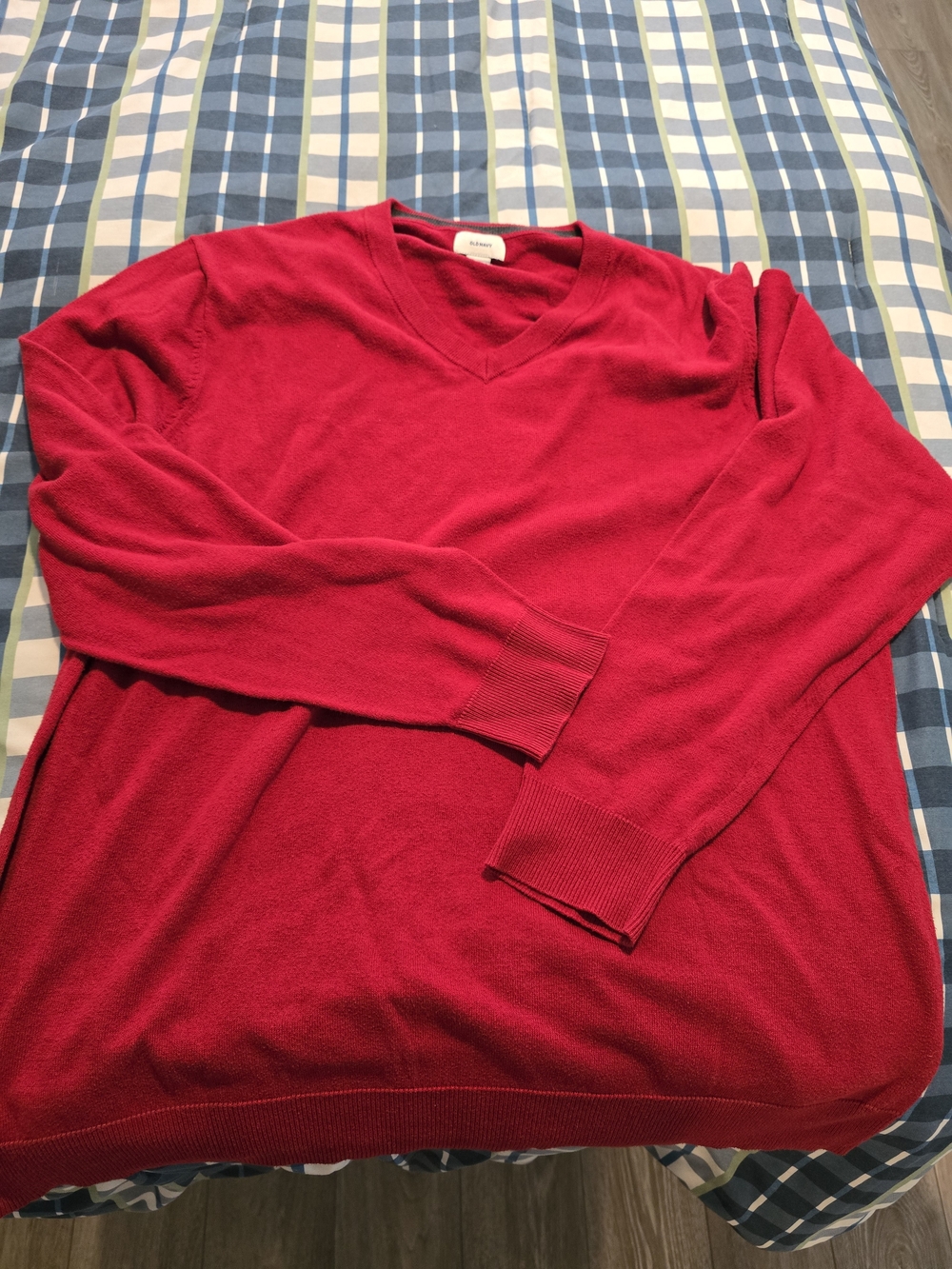 Old Navy Men's Bright Red V-Neck Sweater